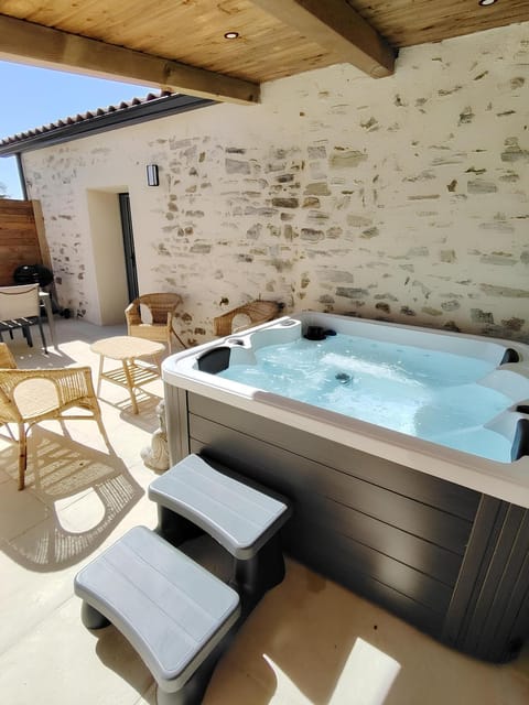 Patio, Spa and wellness centre/facilities