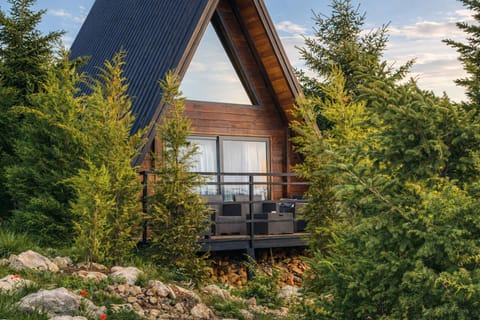 Property building, Patio, Day, Natural landscape, Garden, View (from property/room), Balcony/Terrace, Garden view