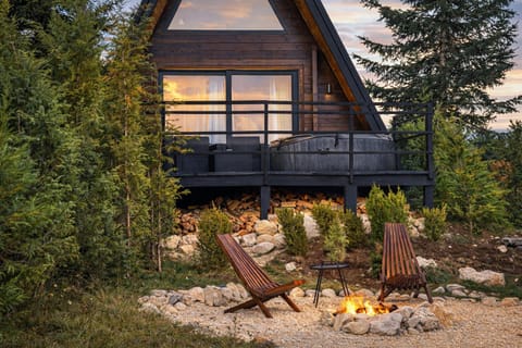 Property building, Facade/entrance, BBQ facilities, BBQ facilities, Garden, Garden, Hot Tub, Hot Tub, Balcony/Terrace, Balcony/Terrace