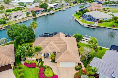 Property building, Day, Natural landscape, Bird's eye view, Swimming pool