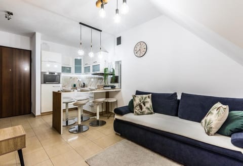 Kitchen or kitchenette, Seating area