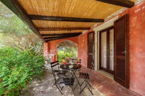 Property building, Patio, Day, Garden, Dining area