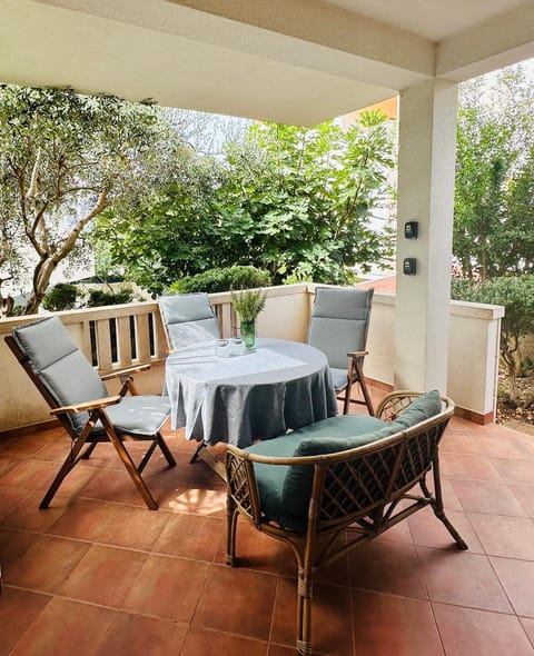 Garden, Balcony/Terrace, Seating area, Dining area, Garden view