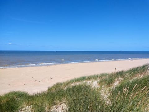 Nearby landmark, Beach