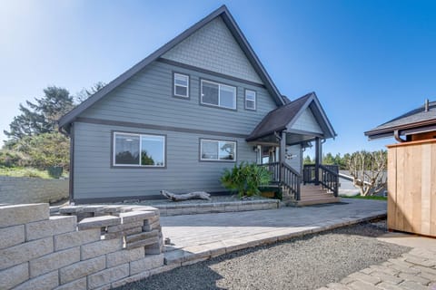 Chic Westport Vacation Rental, Walk to Beach! House in Westport