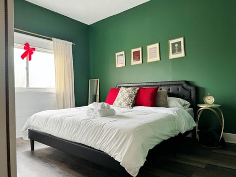 Evansville Holiday House Apartment in Evansville