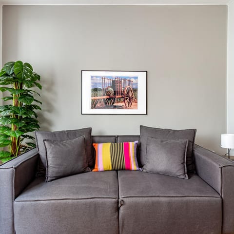 TV and multimedia, Seating area