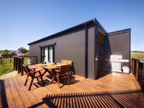 Property building, Balcony/Terrace, Dining area