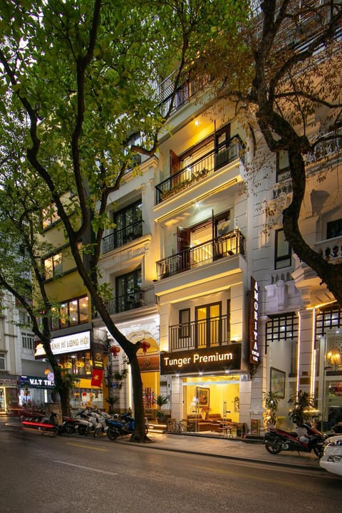 Property building, Neighbourhood, Location