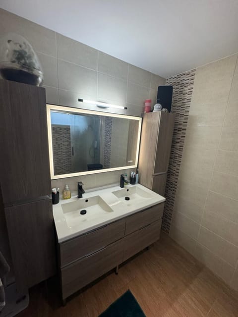 Chambre chez l'habitant avec piscine 400m Circuit 24h Le Mans Vacation rental in Le Mans