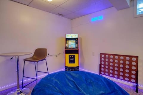 The Retreat - Private Pool-Spa-Firepit-Gameroom House in Indiana