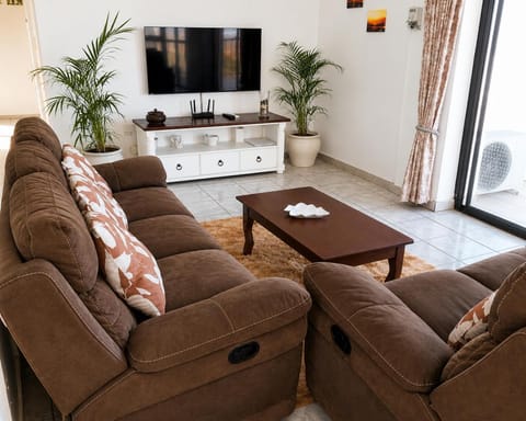 TV and multimedia, Living room, Evening entertainment