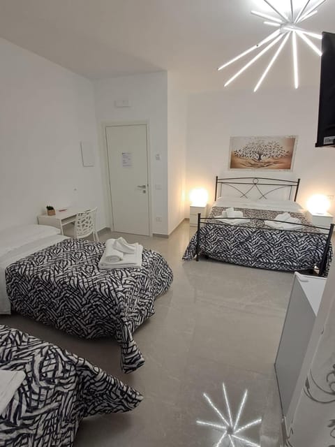 TV and multimedia, Photo of the whole room, Bedroom