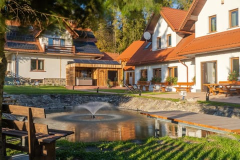 Property building, Spring, Day, Natural landscape, Garden, Balcony/Terrace, Garden view