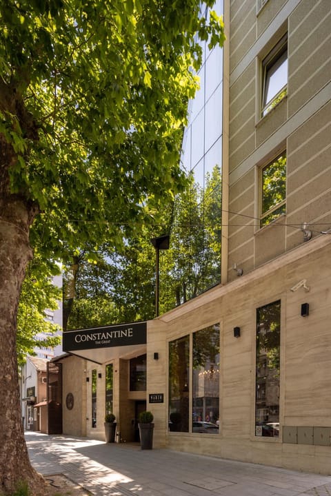Property building, Facade/entrance