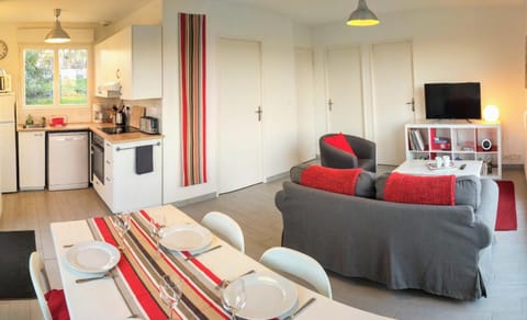 TV and multimedia, Kitchen or kitchenette, Living room, Seating area