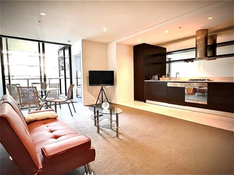 Communal lounge/ TV room, Kitchen or kitchenette, Living room, Seating area, Dining area, oven