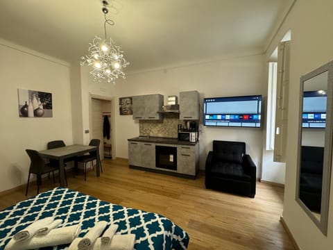 TV and multimedia, Kitchen or kitchenette, Seating area, Dining area, stove