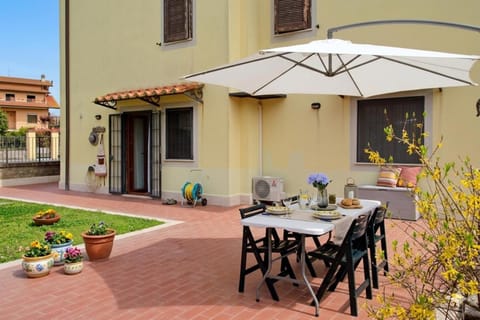 Patio, Garden, Lunch