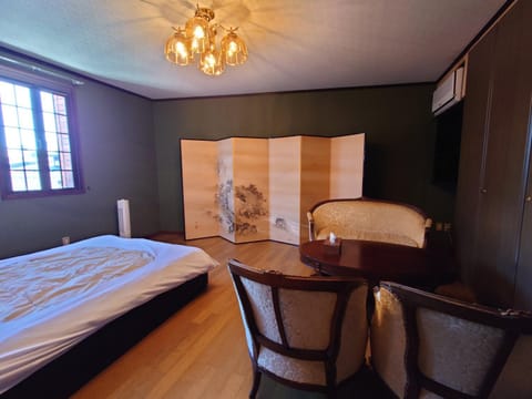 Living room, Photo of the whole room, Bedroom