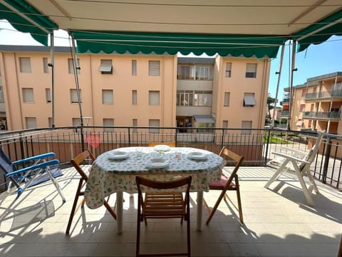 Property building, Balcony/Terrace, Balcony/Terrace