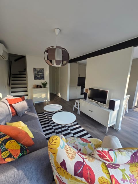 TV and multimedia, Living room, Seating area