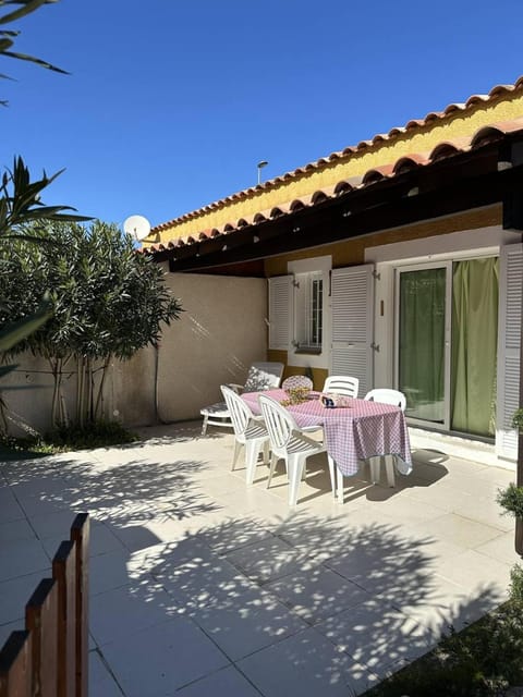 Property building, Patio, Day, View (from property/room), Balcony/Terrace, Dining area