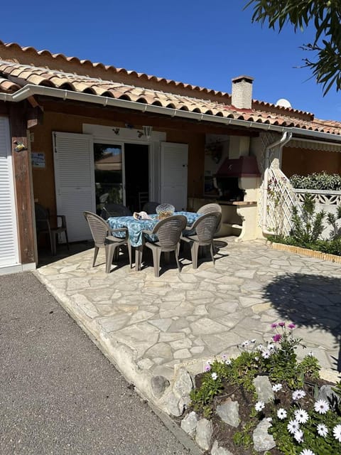 Property building, Patio, Day, Dining area