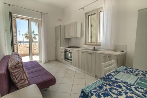 Kitchen or kitchenette, Living room, Seating area, Dining area, Bedroom, Sea view, pet friendly, stove