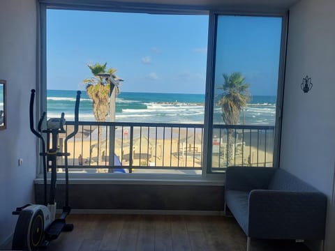 Property building, View (from property/room), Balcony/Terrace, Beach, Sea view
