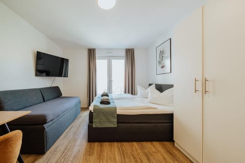 Bed, TV and multimedia, Living room, Photo of the whole room, Seating area, Bedroom