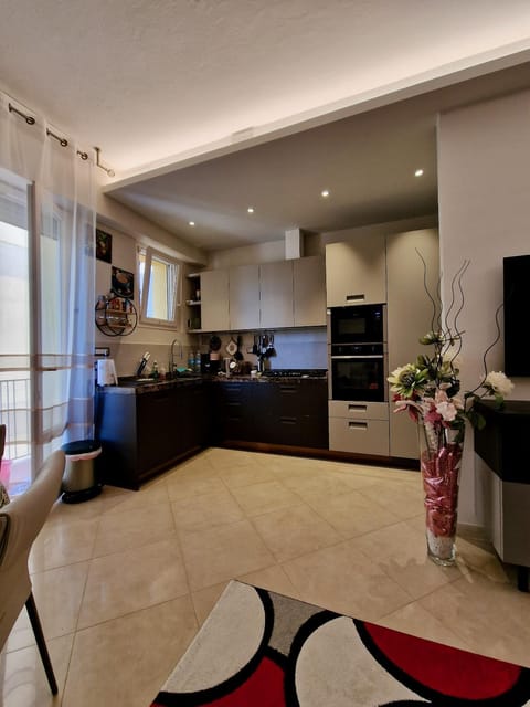 Kitchen or kitchenette, Dining area, dishwasher, oven, stove