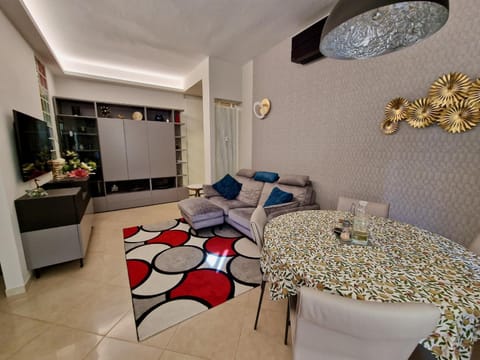 TV and multimedia, Living room, Seating area, Dining area