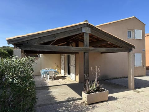 Property building, Patio, Day