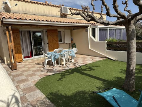 Property building, Patio, Spring, Garden, Balcony/Terrace, Dining area, Garden view