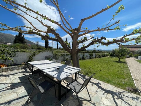 Patio, Spring, Day, Natural landscape, Garden, Balcony/Terrace, Dining area, Garden view, Mountain view