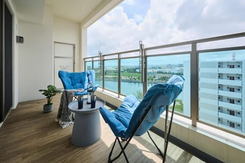 Patio, Day, Natural landscape, Balcony/Terrace