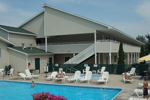 Swimming pool, Swimming pool