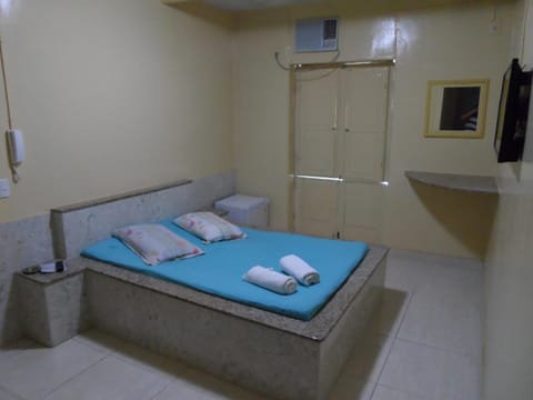 Shower, Bathroom, TV and multimedia, Alcoholic drinks, Non alcoholic drinks