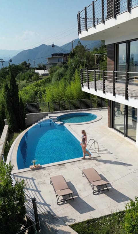 Property building, Patio, Day, Mountain view, Pool view, Swimming pool, Breakfast, sunbed