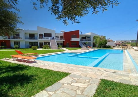 Property building, Spring, Day, Natural landscape, Garden, Garden view, Pool view, Swimming pool, sunbed