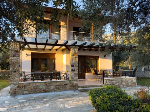 Property building, Garden, Balcony/Terrace, Garden view