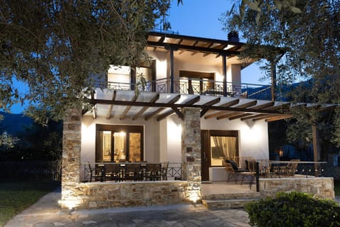 Property building, Night, Garden, Balcony/Terrace