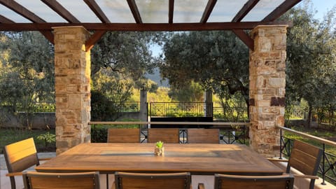 View (from property/room), Balcony/Terrace, Dining area