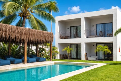 Property building, Garden, Swimming pool