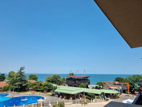 Pool view, Sea view