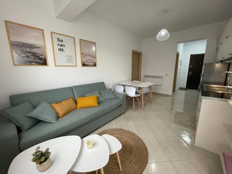 Kitchen or kitchenette, Living room, Seating area, Dining area, minibar, pet friendly, stove