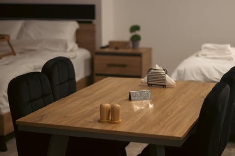 Bed, Bedroom, hair dresser