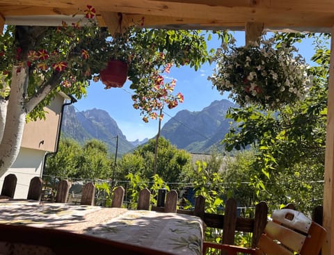 Patio, Nearby landmark, Spring, Day, Natural landscape, Garden, View (from property/room), Balcony/Terrace, Dining area, Garden view, Mountain view