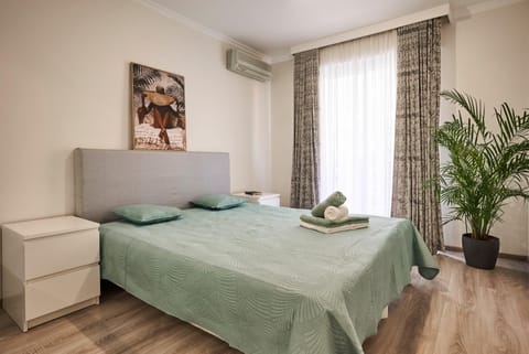 Bed, Bedroom, towels, air conditioner